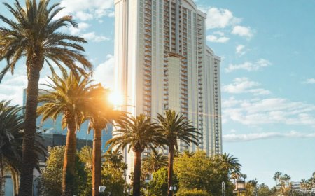 The Signature at MGM Grand, The Strip, 4-Star, Starts $180, Rating 4.4, Las Vegas